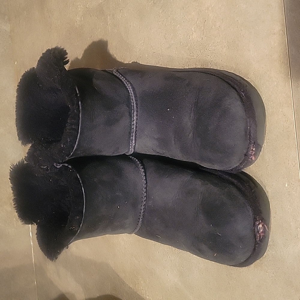 Big girl size 5 uggs